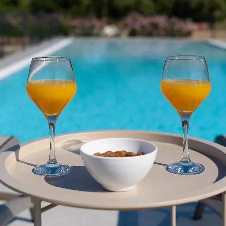 Camping Nevia - Mobile With Sea View & Shared Swimming Pool