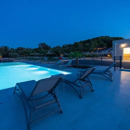 Nevia - Mobile With Sea View & Shared Swimming Pool