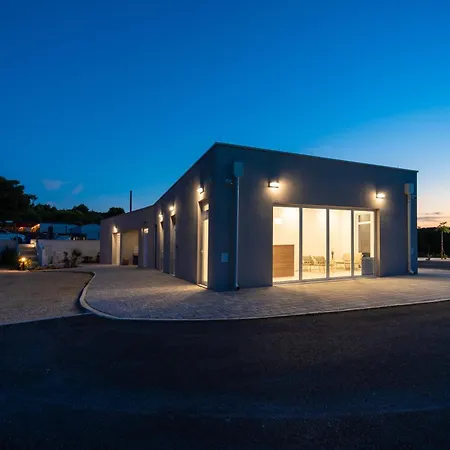 Nevia - Mobile With Sea View & Shared Swimming Pool