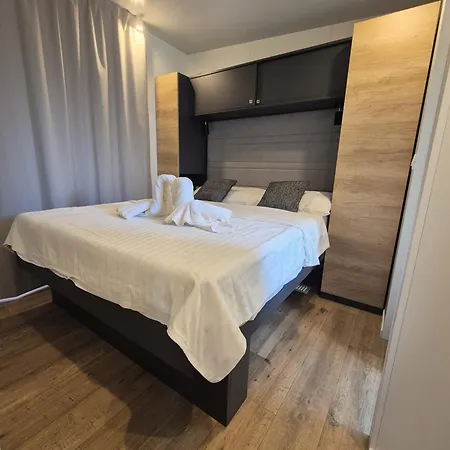 Nevia - Mobile With Sea View & Shared Swimming Pool Camping *